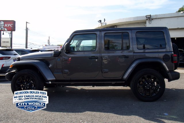 Used 2025 Jeep Wrangler Unlimited Sahara w/ Safety Group AWD/4WD image 5