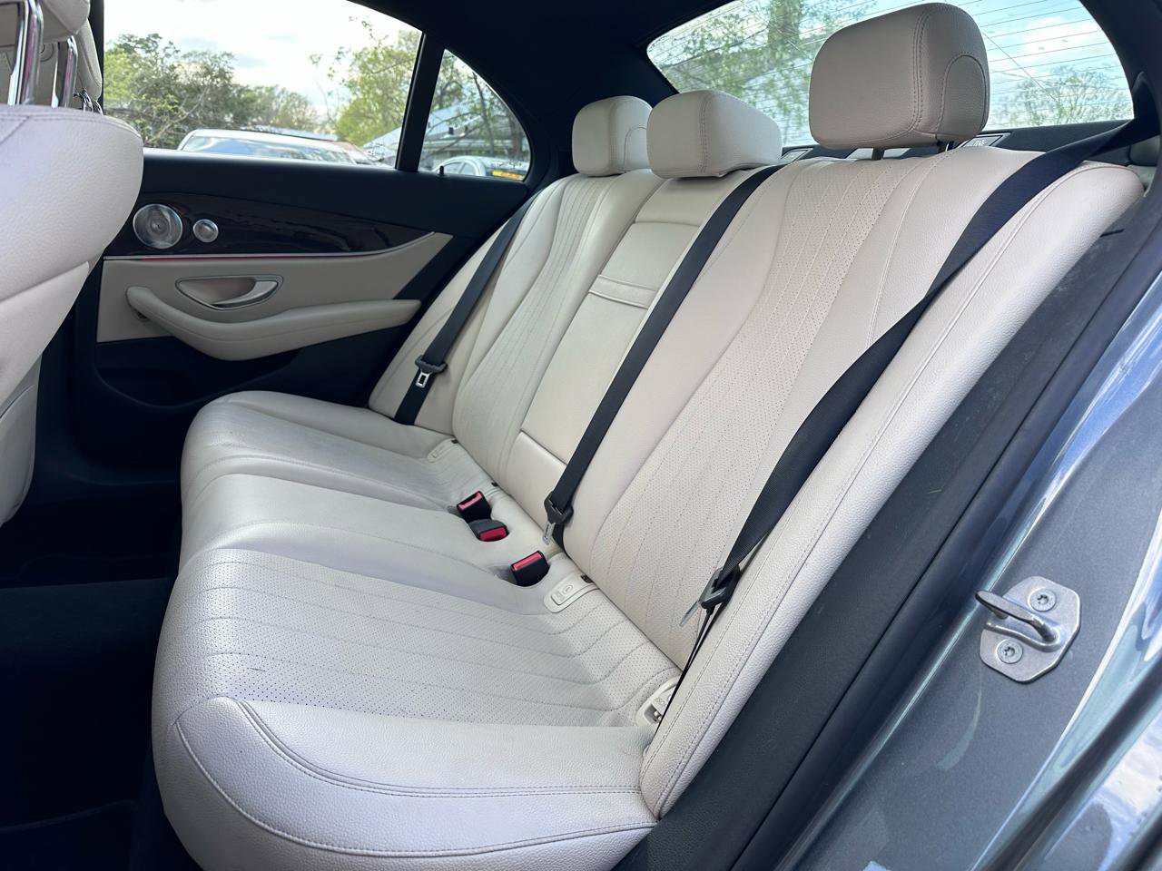 Used 2017 Mercedes-Benz E 300 image 18