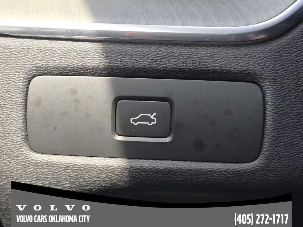 Certified 2025 Volvo XC60 B5 Plus AWD/4WD image 21