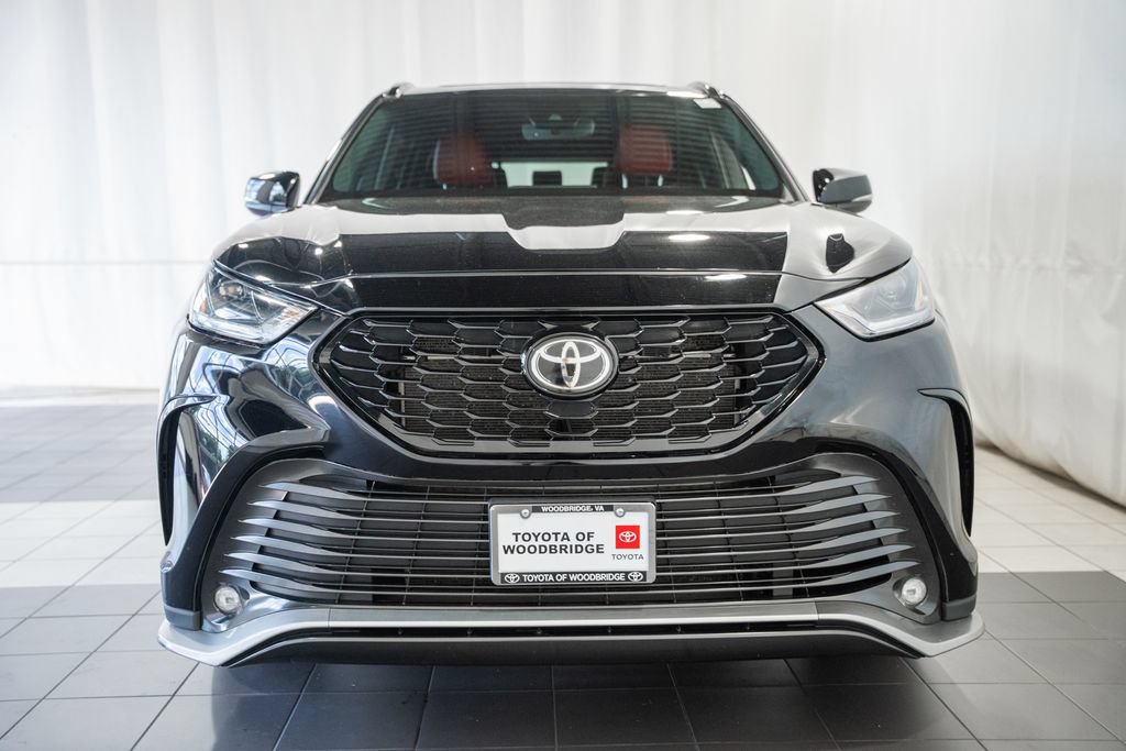 Used 2022 Toyota Highlander XSE AWD/4WD image 2