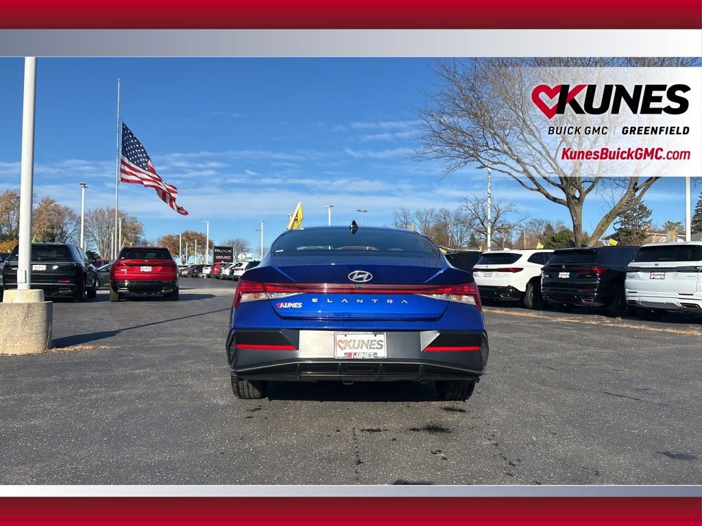 Used 2025 Hyundai Elantra SEL image 6