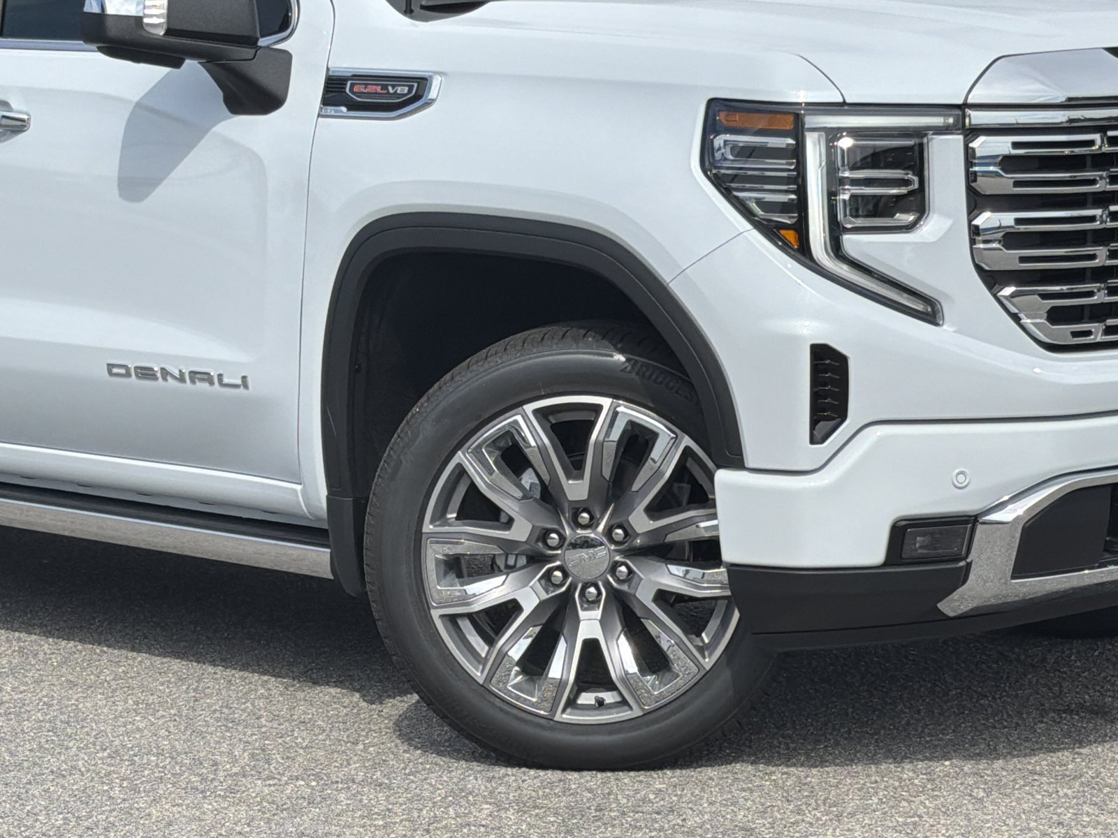 Used 2026 GMC Sierra 1500 Denali AWD/4WD image 3