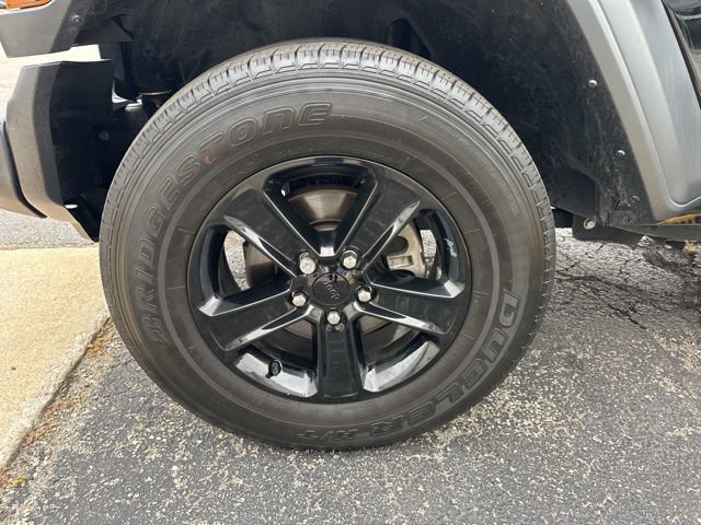 Used 2023 Jeep Wrangler Sport image 29