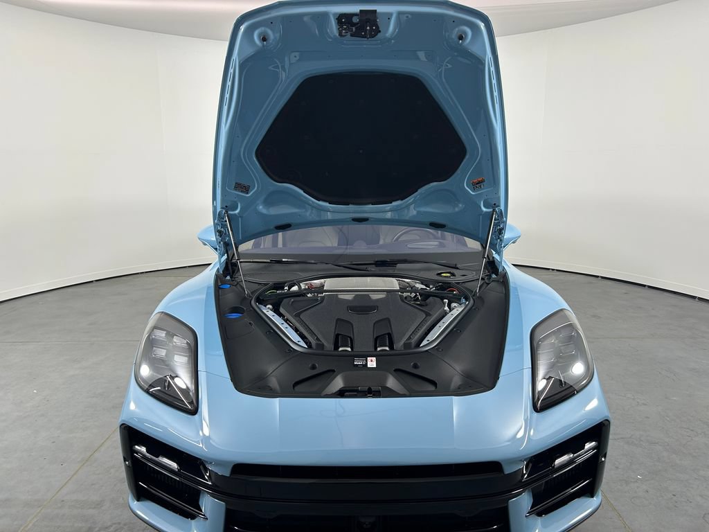 Certified 2026 Porsche Panamera GTS AWD/4WD image 31