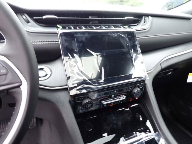 New 2025 Jeep Grand Cherokee L Altitude image 19