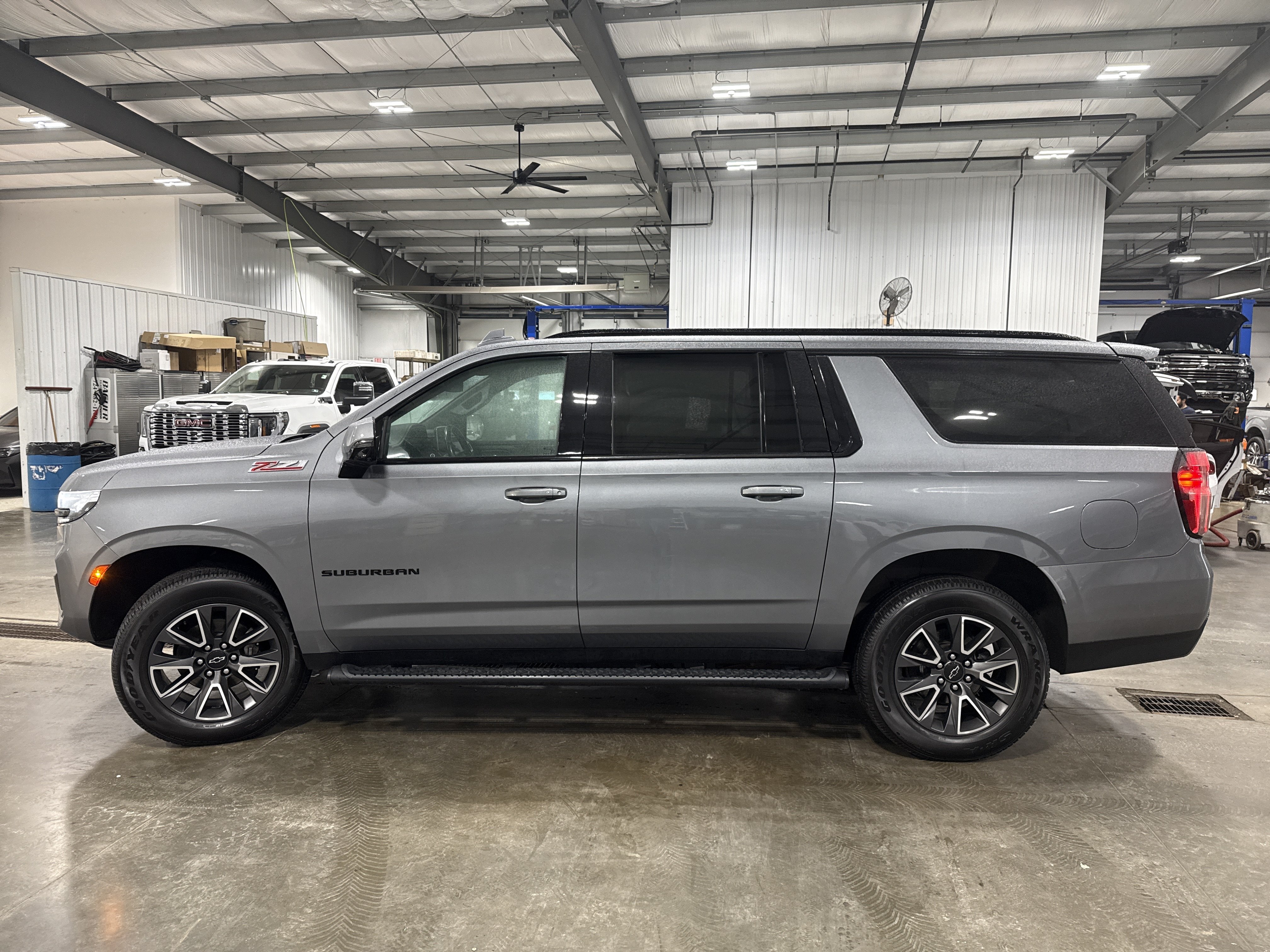 Used 2022 Chevrolet Suburban Z71 w/ Luxury Package AWD/4WD image 6