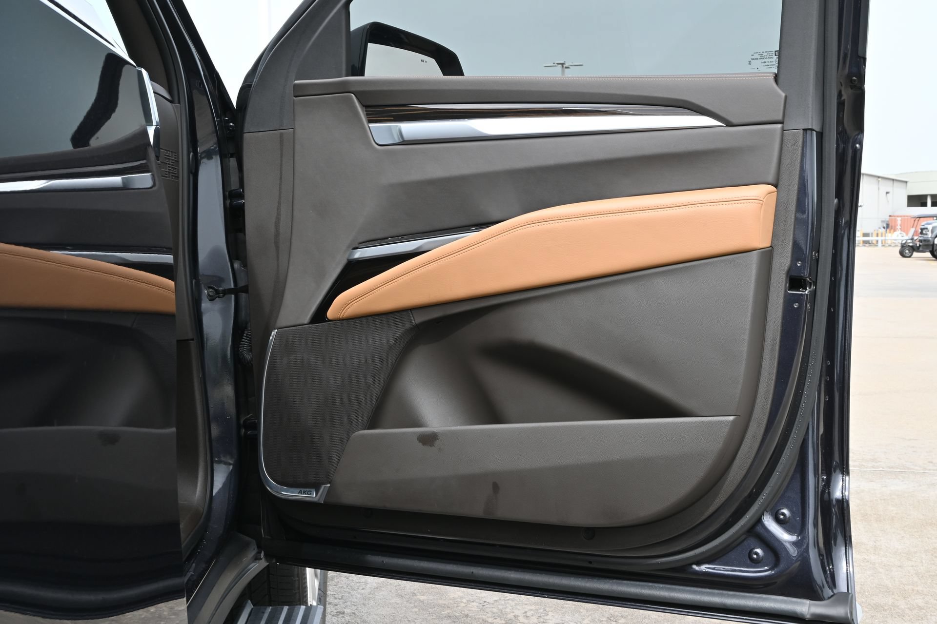 Certified 2025 Cadillac Escalade Premium Luxury AWD/4WD image 27
