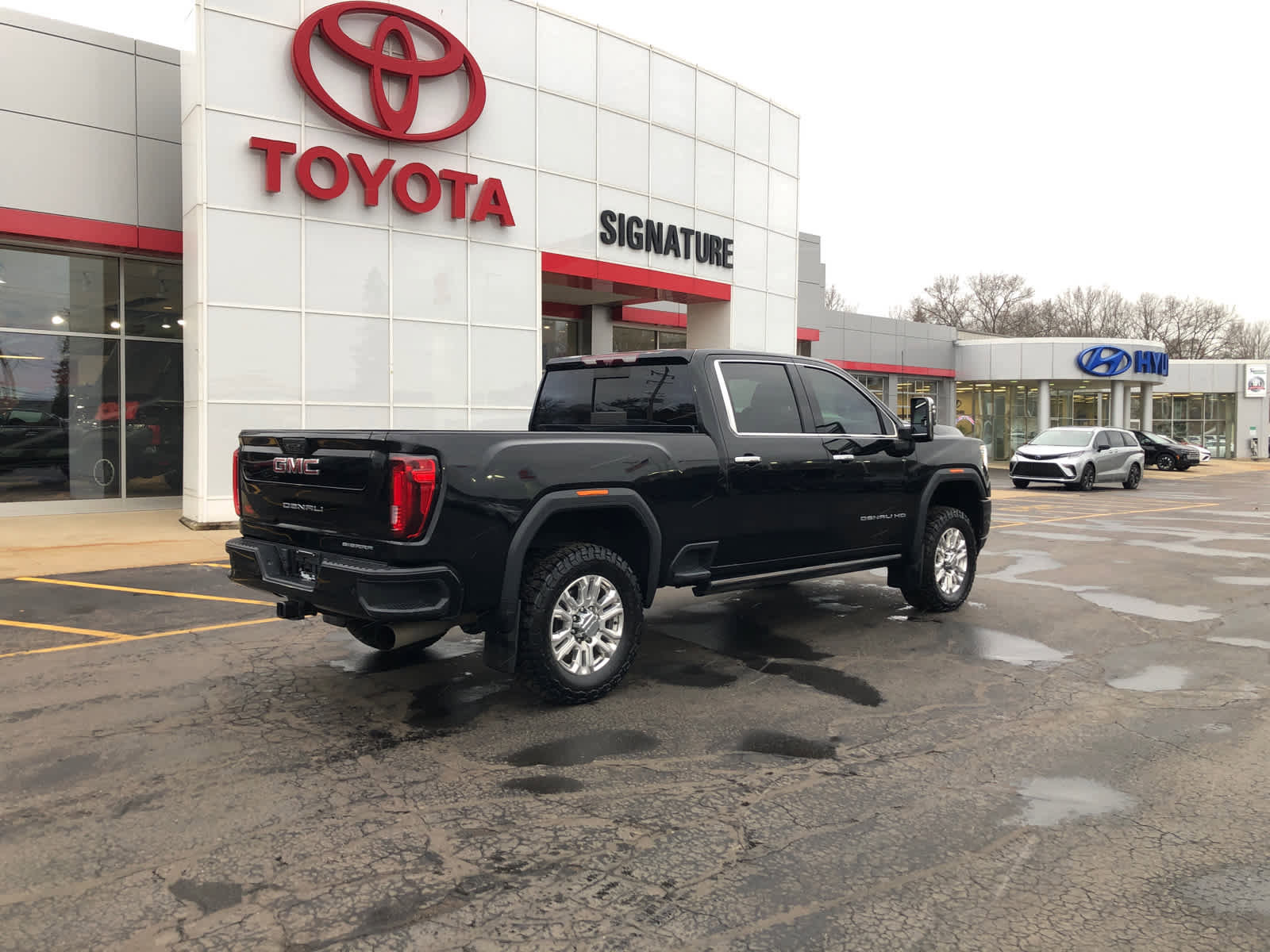 Used 2021 GMC Sierra 2500 Denali w/ Denali Ultimate Package image 2