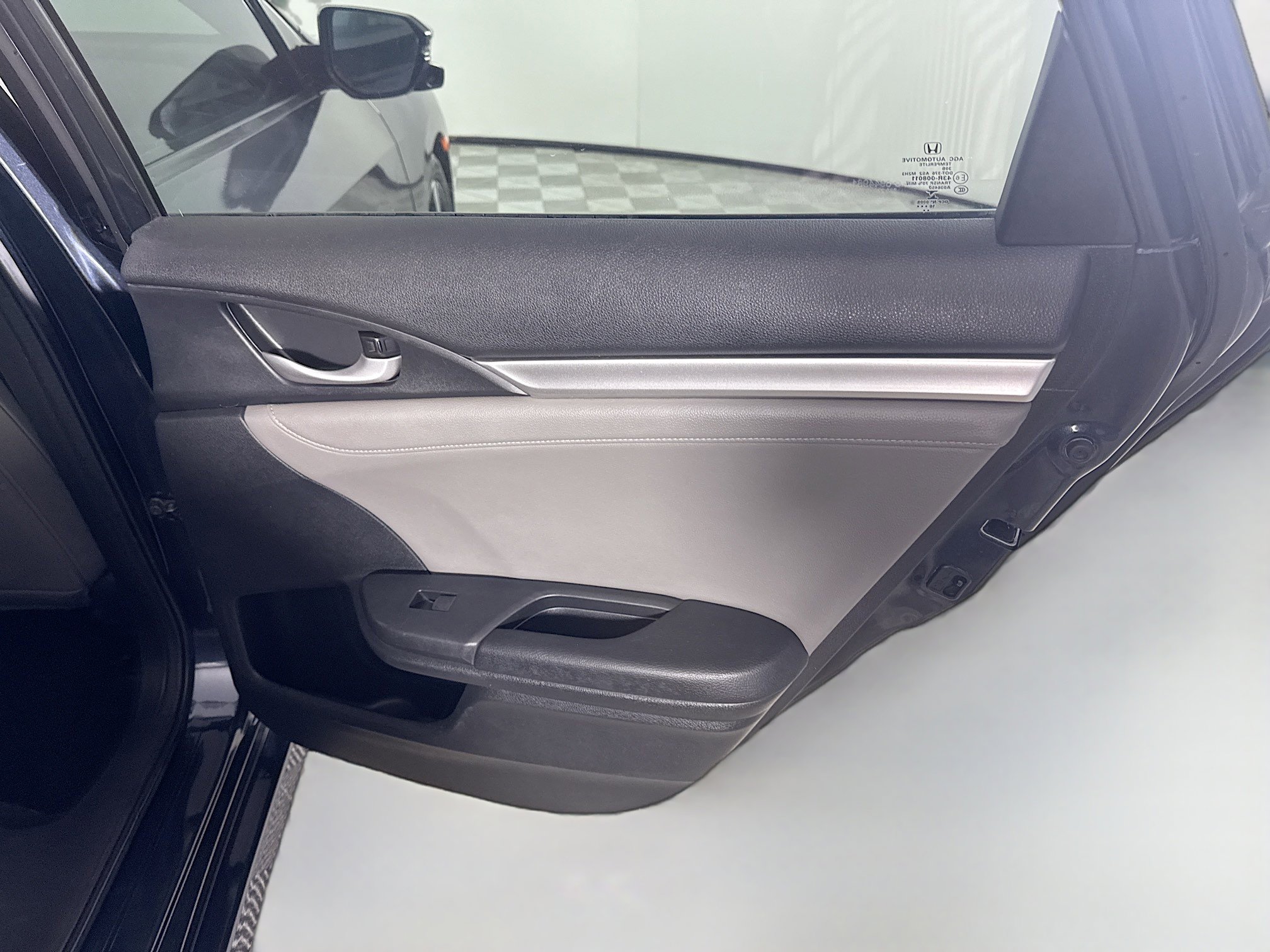 Used 2017 Honda Civic Touring image 28