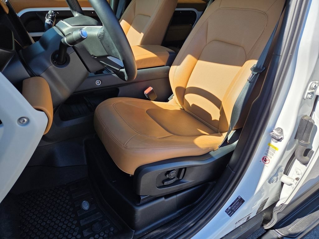 Used 2024 Land Rover Defender 110 SE AWD/4WD image 6