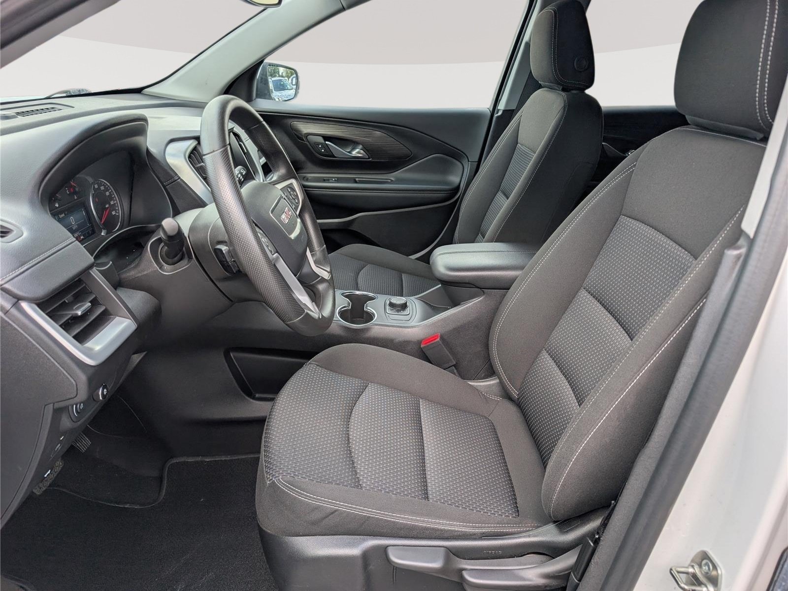 Used 2024 GMC Terrain SLE FWD image 15