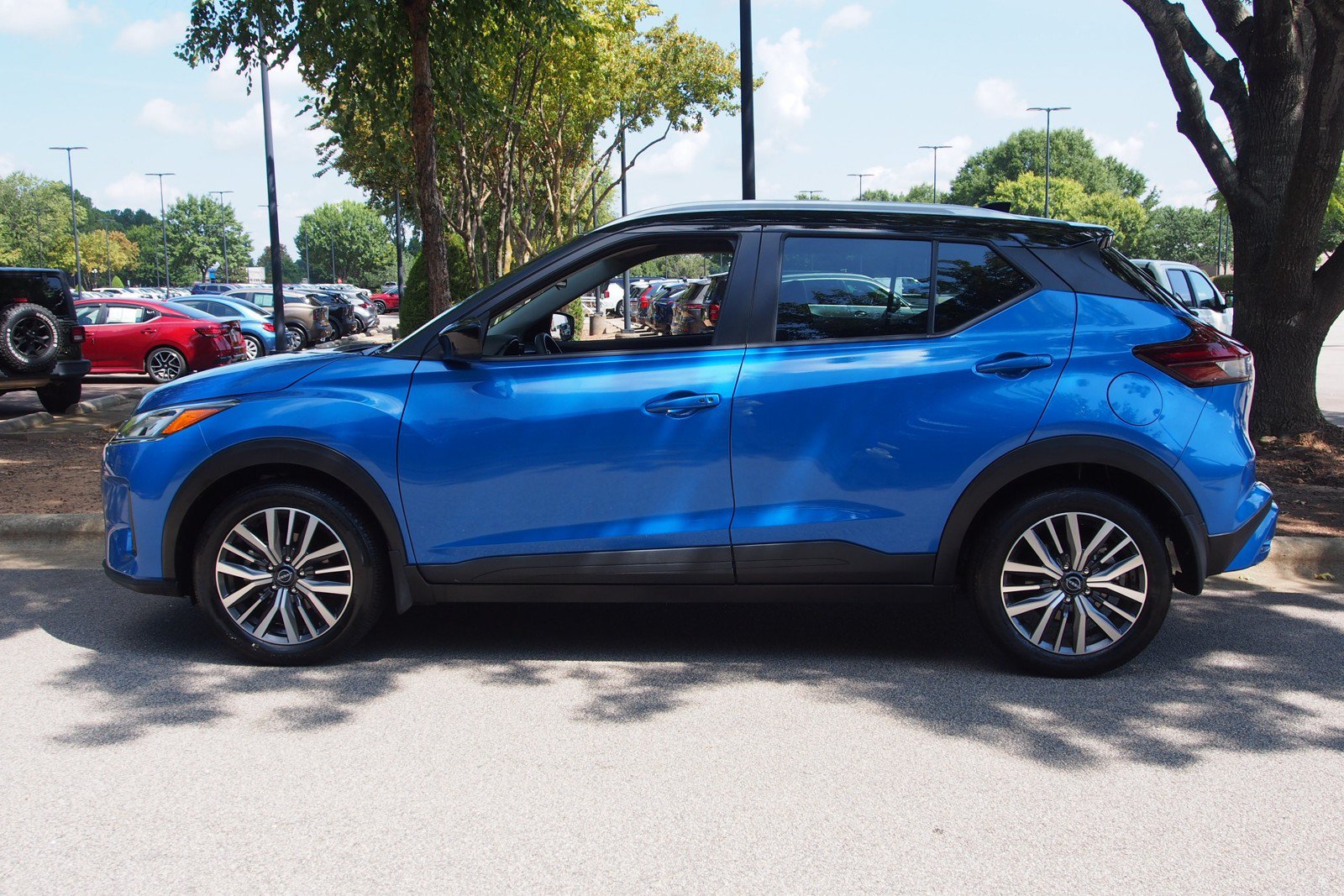 Used 2024 Nissan Kicks SV FWD image 4