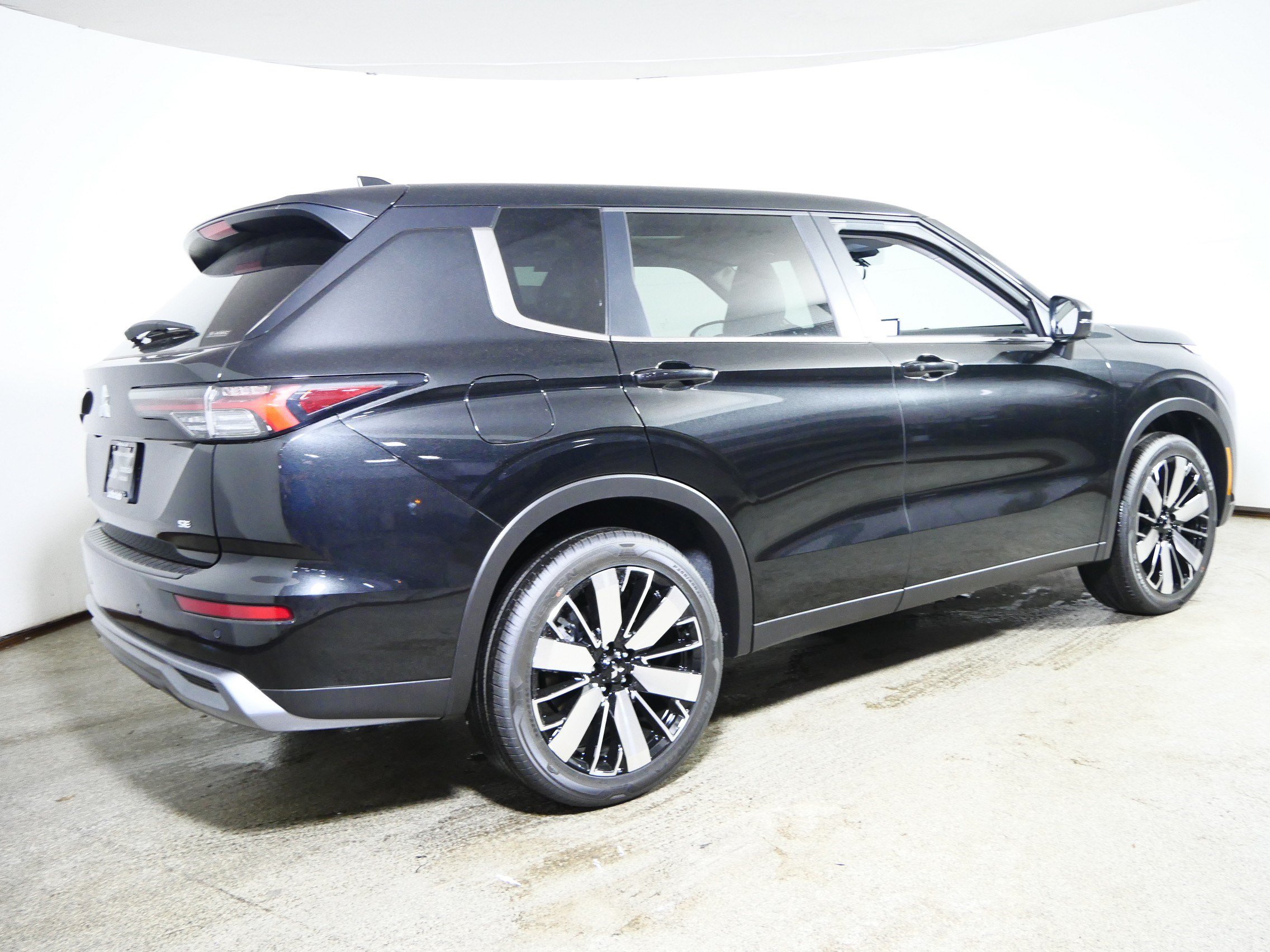 New 2026 Mitsubishi Outlander SE AWD/4WD image 2