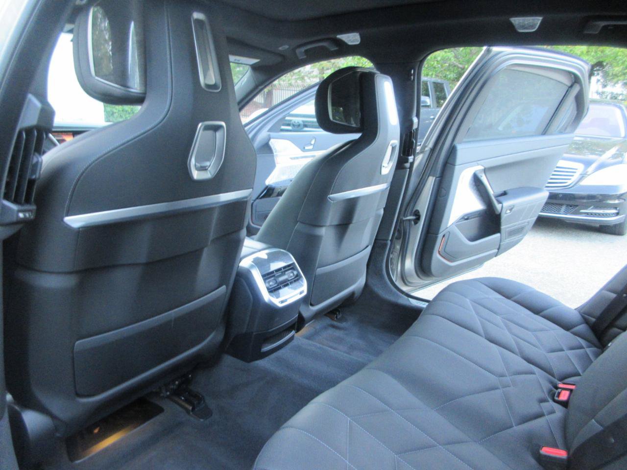 Used 2023 BMW 760i xDrive AWD/4WD image 45