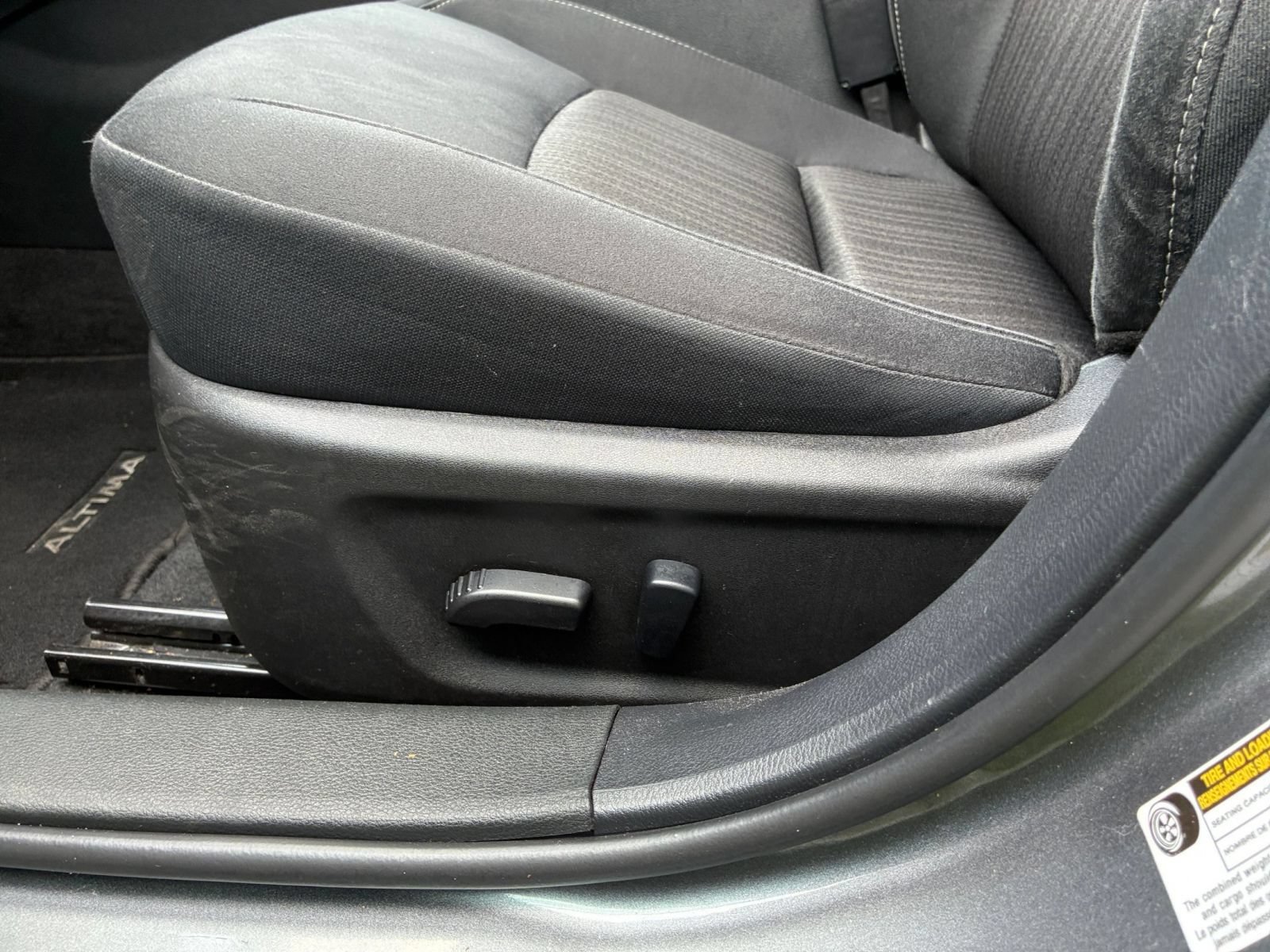 Used 2025 Nissan Altima 2.5 SV FWD image 21