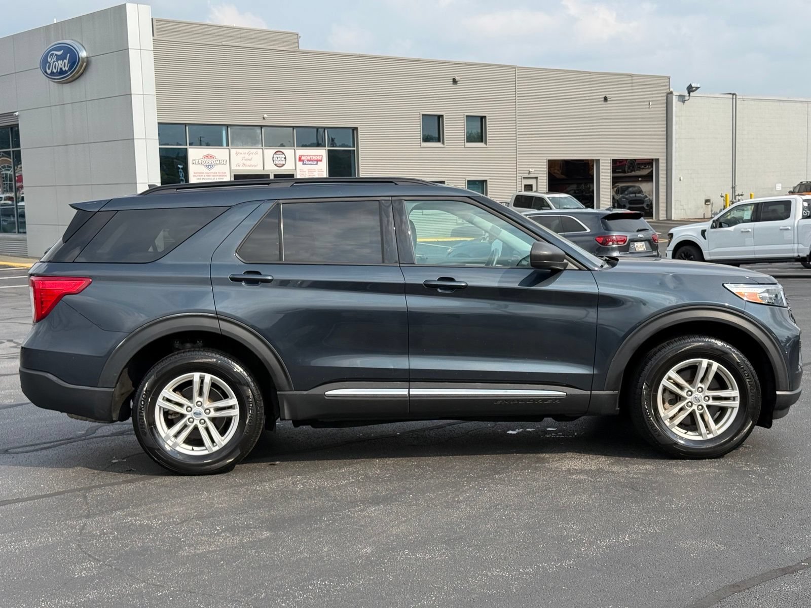 Used 2024 Ford Explorer XLT w/ Class IV Trailer Tow Package AWD/4WD image 3