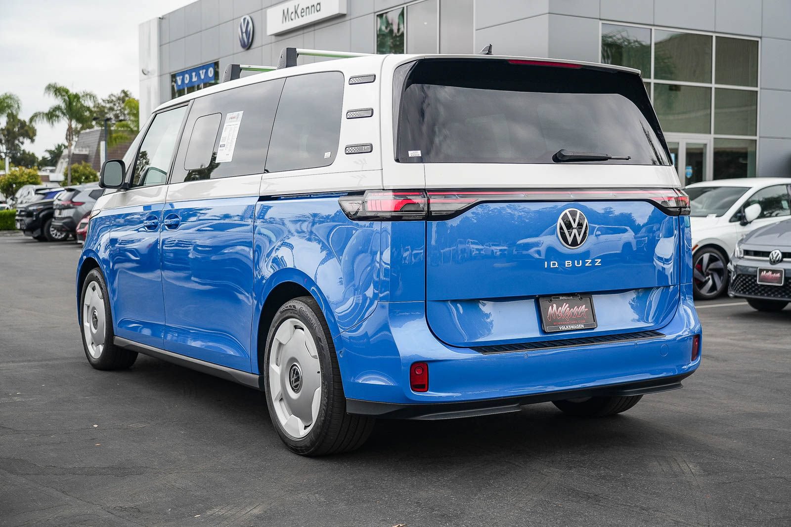 Certified 2025 Volkswagen ID. Buzz 1st Edition RWD image 9