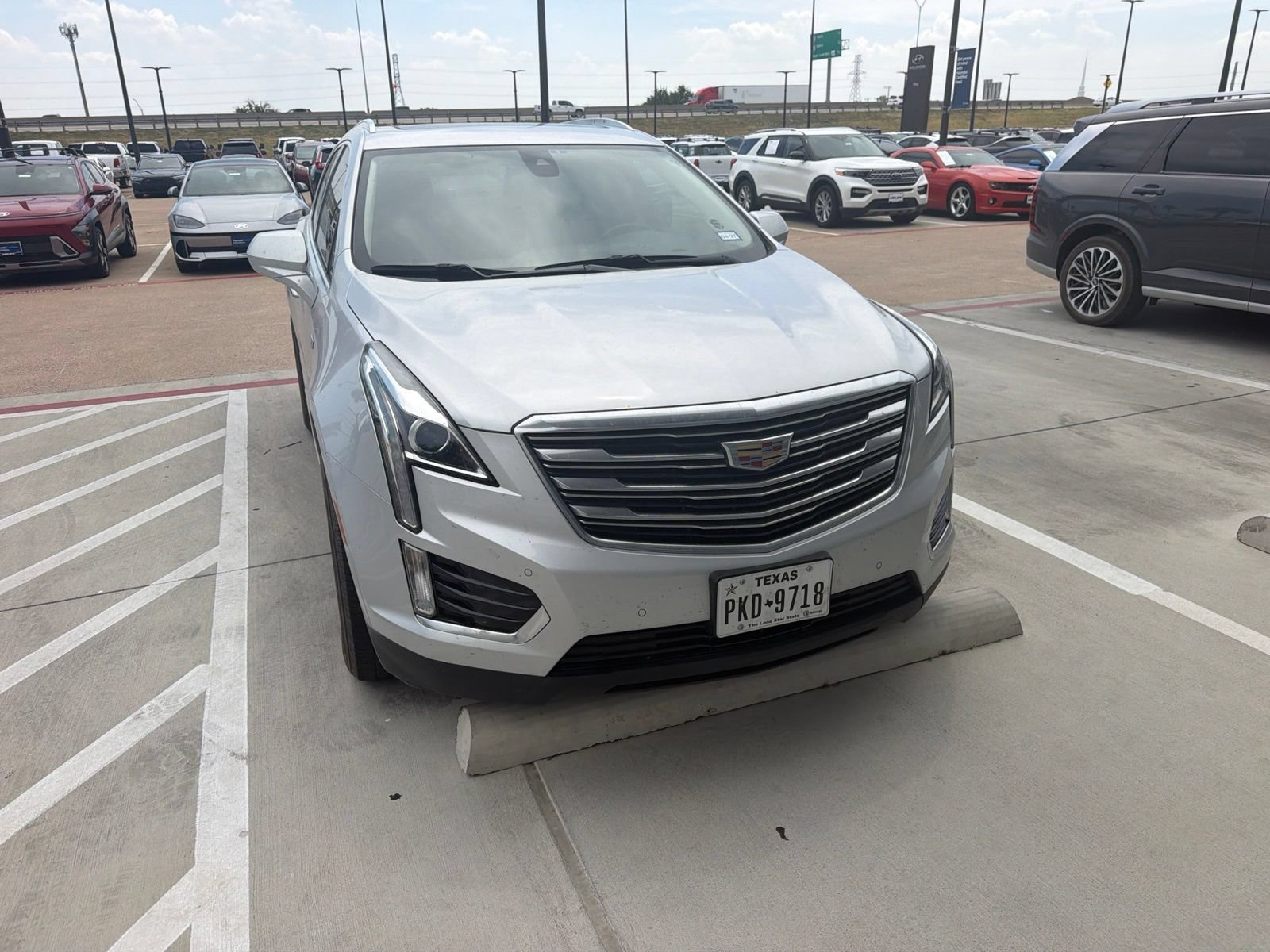 Used 2018 Cadillac XT5 Luxury w/ Driver Awareness Package FWD image 3