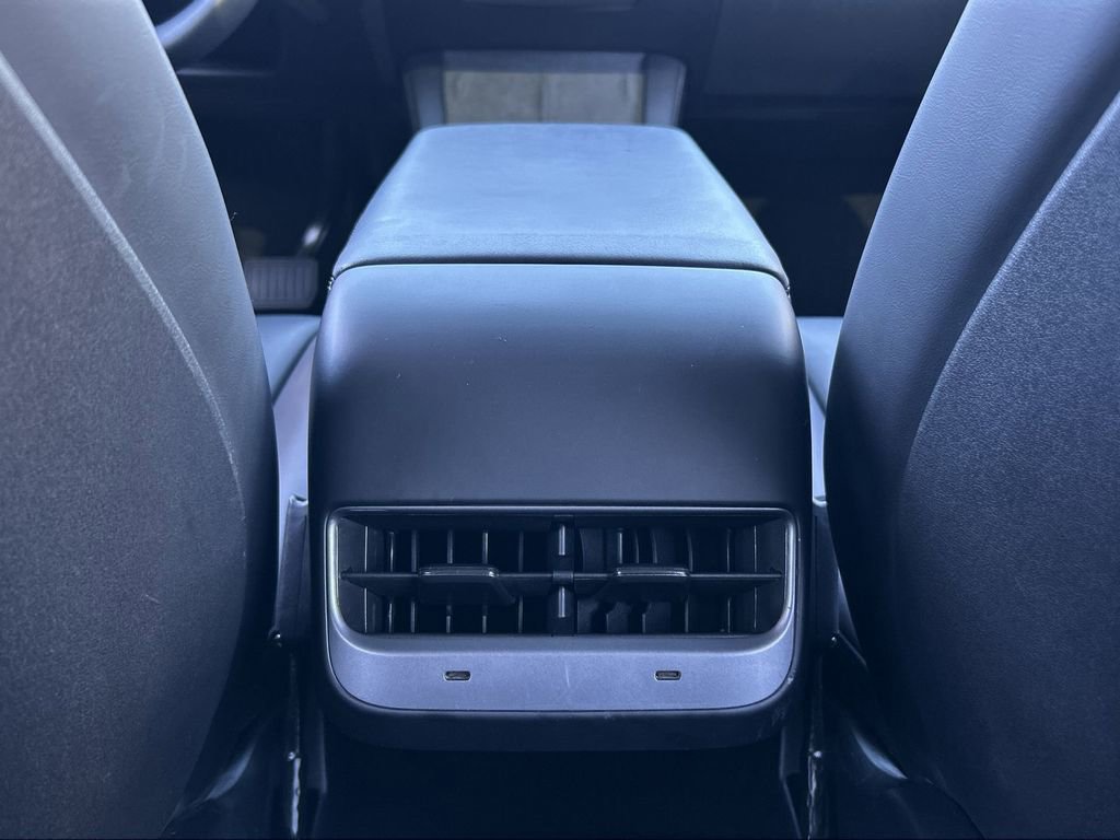 Used 2023 Tesla Model Y 2WD image 21