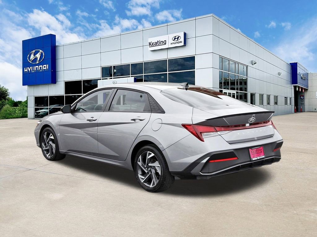 Certified 2025 Hyundai Elantra Sport image 7