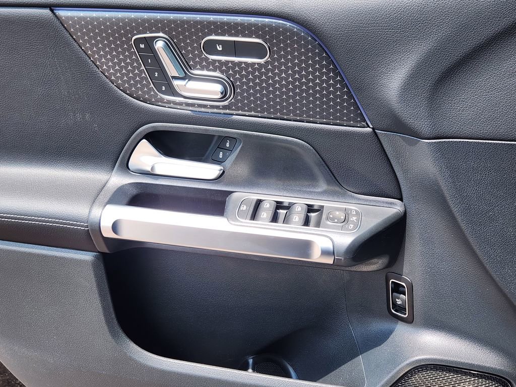 New 2025 Mercedes-Benz GLB 250 4MATIC image 23