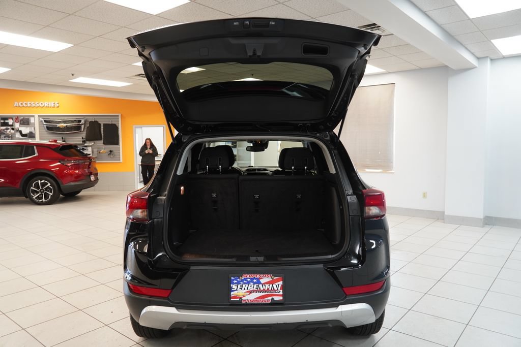 Used 2023 Chevrolet TrailBlazer LT w/ Convenience Package FWD image 9