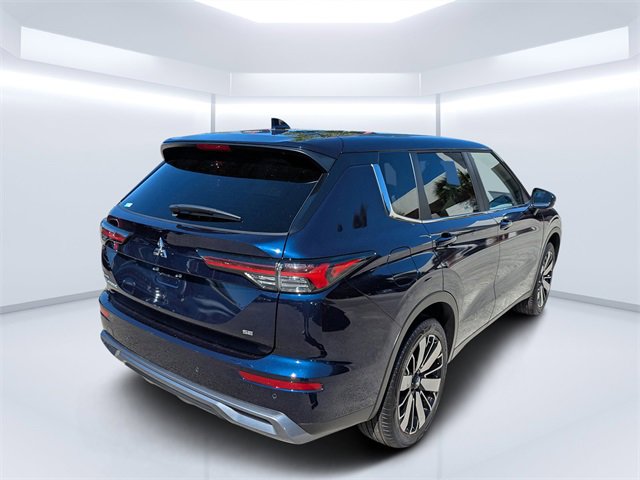 New 2025 Mitsubishi Outlander SE image 3