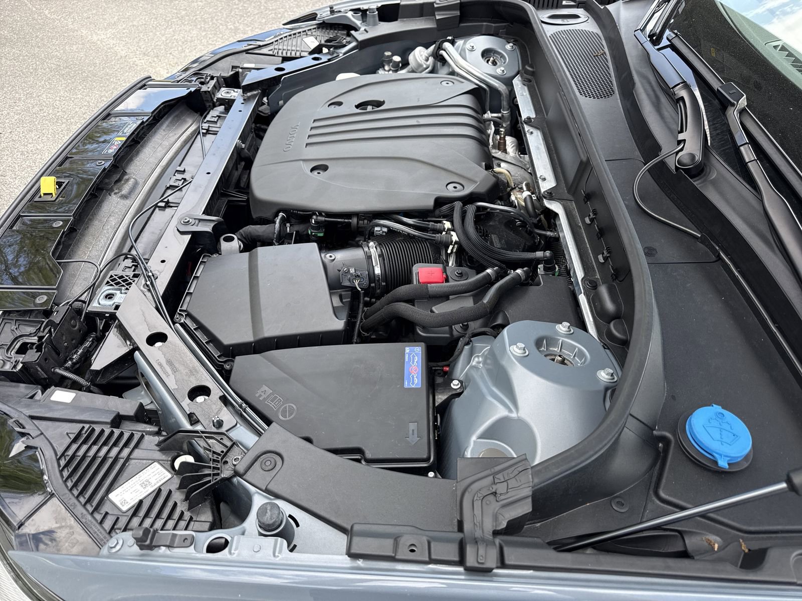 Used 2024 Volvo XC60 B5 Core image 34