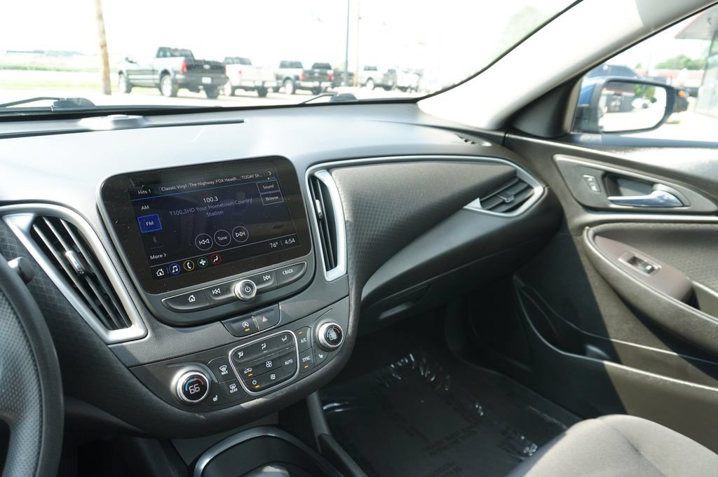 Used 2022 Chevrolet Malibu LT FWD image 18
