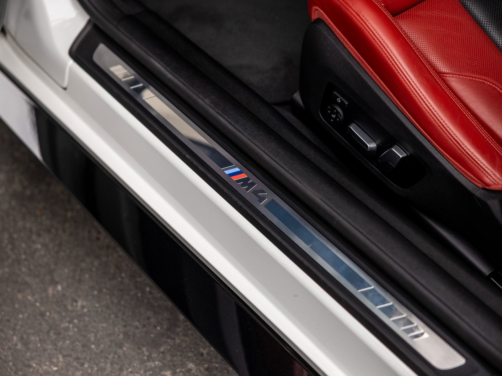 Used 2024 BMW M4 Coupe w/ M Driver's Package RWD image 29