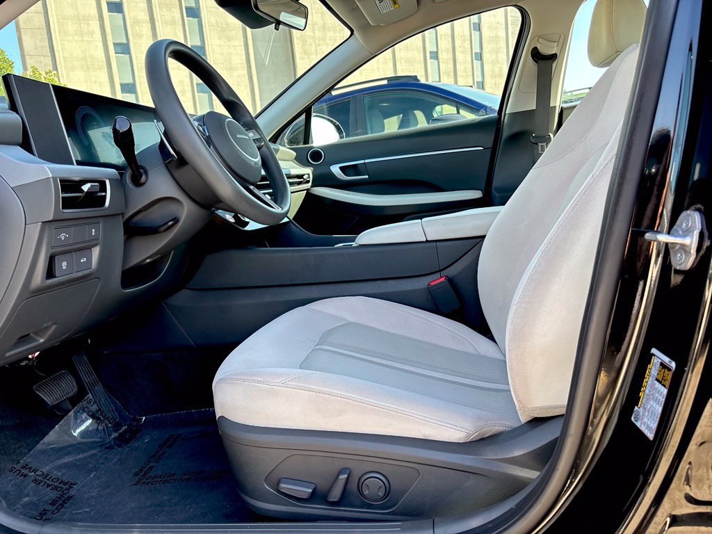 Used 2025 Hyundai Sonata SEL FWD image 9