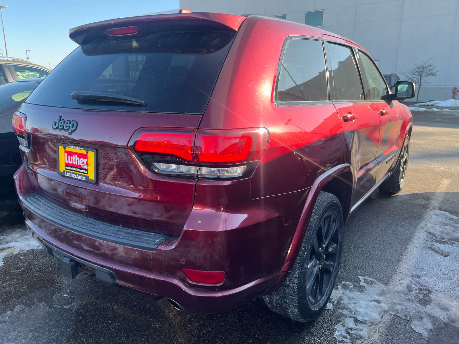 Used 2019 Jeep Grand Cherokee Altitude image 3
