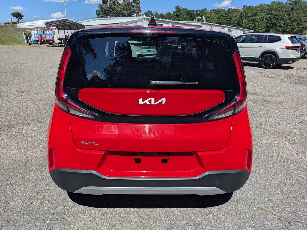 Used 2023 Kia Soul LX w/ LX Technology Package FWD image 5