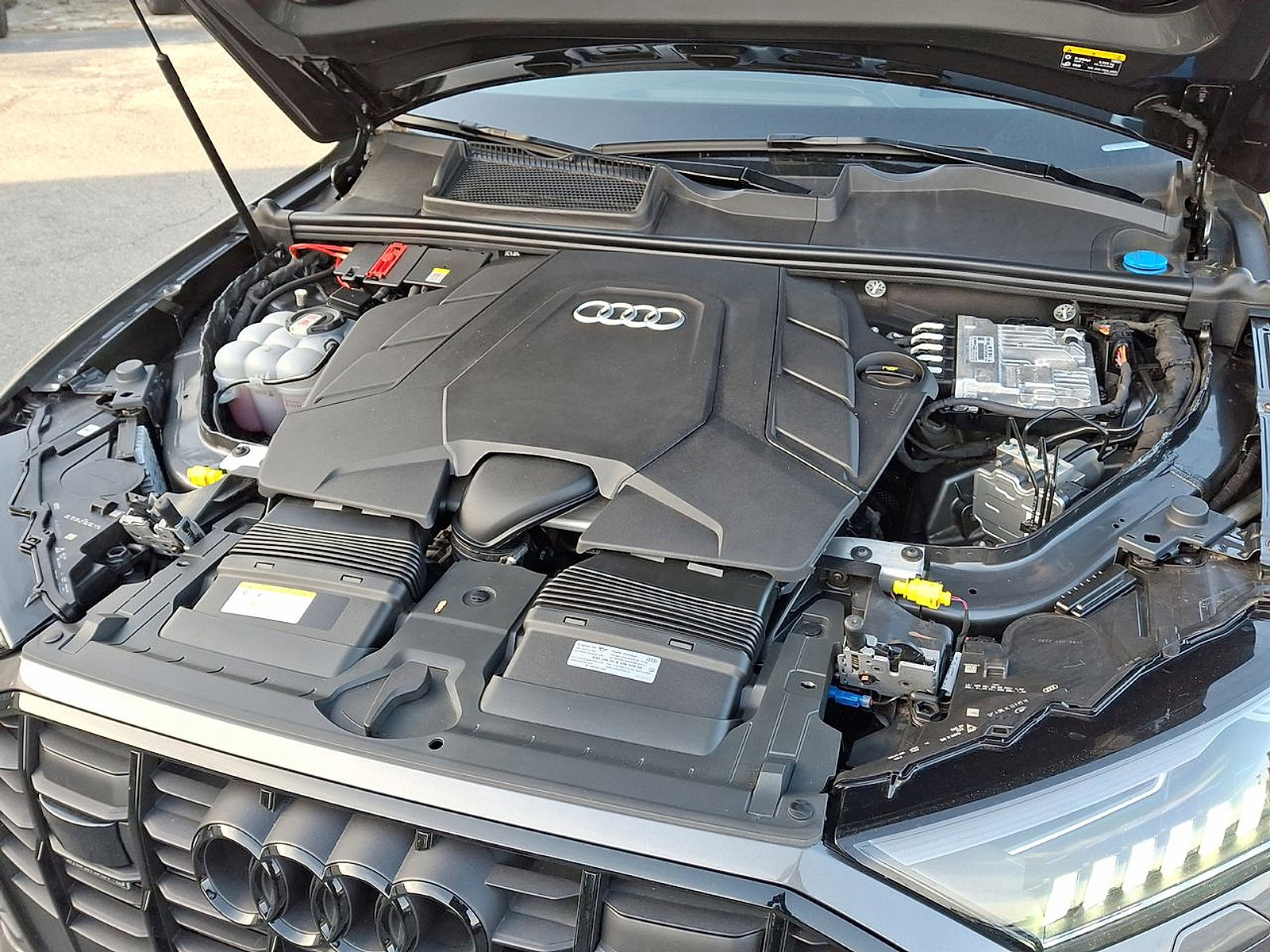 Used 2024 Audi Q7 3.0T Prestige image 32