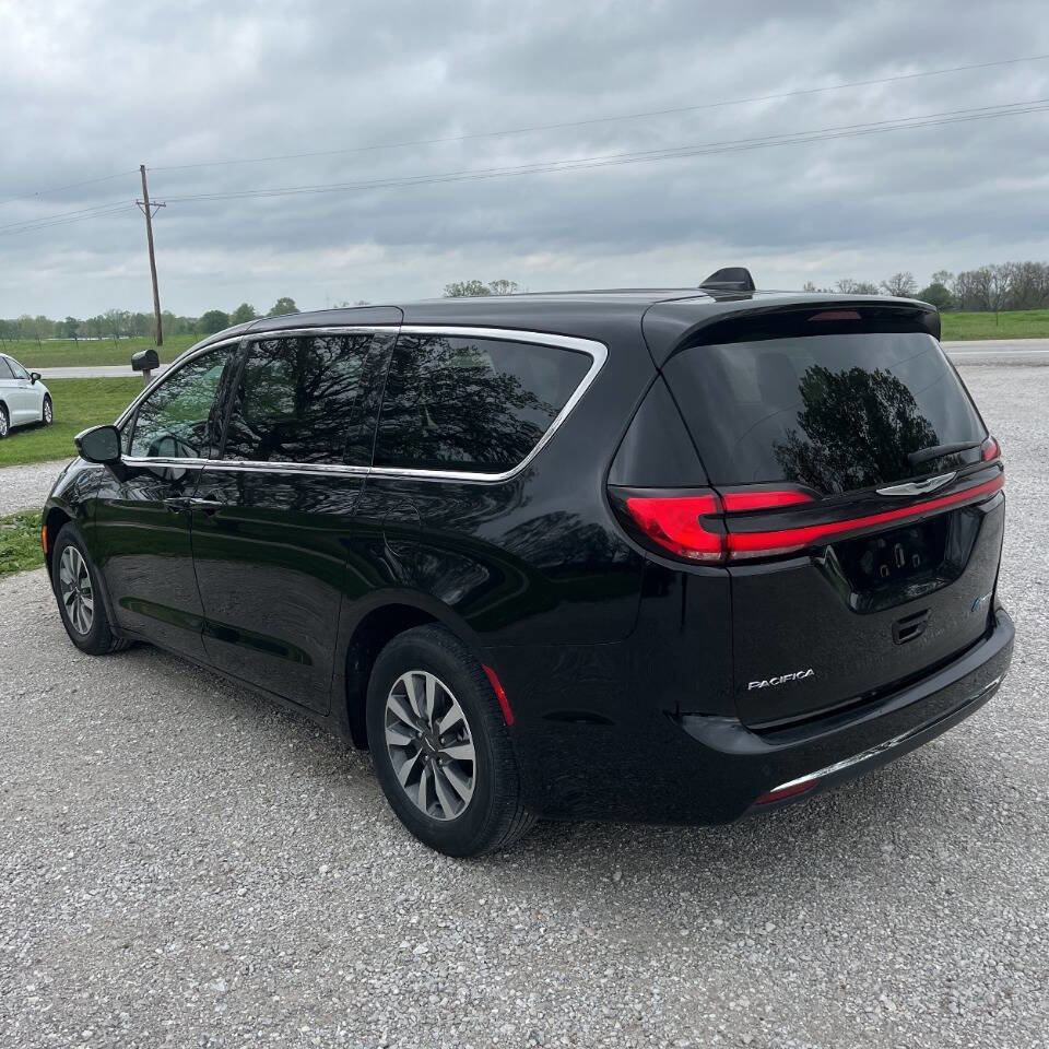 Used 2024 Chrysler Pacifica Limited FWD image 3