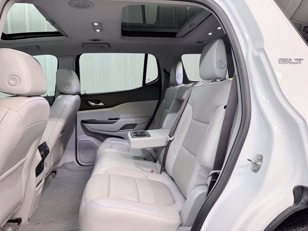 Used 2019 GMC Acadia SLT w/ LPO, Floor Liner Package FWD image 31