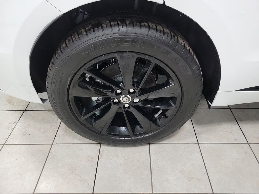 Used 2025 Jaguar F-PACE R-Dynamic S image 43