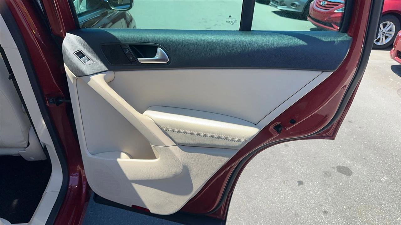 Used 2016 Volkswagen Tiguan S image 25