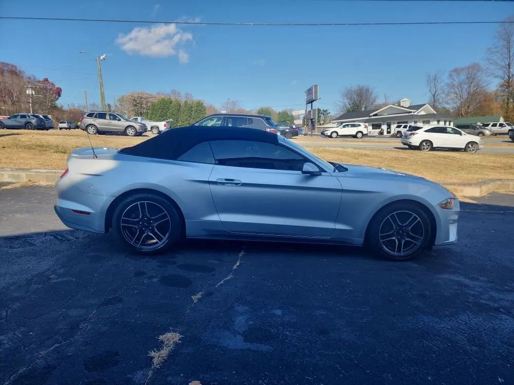Used 2018 Ford Mustang Premium RWD image 4