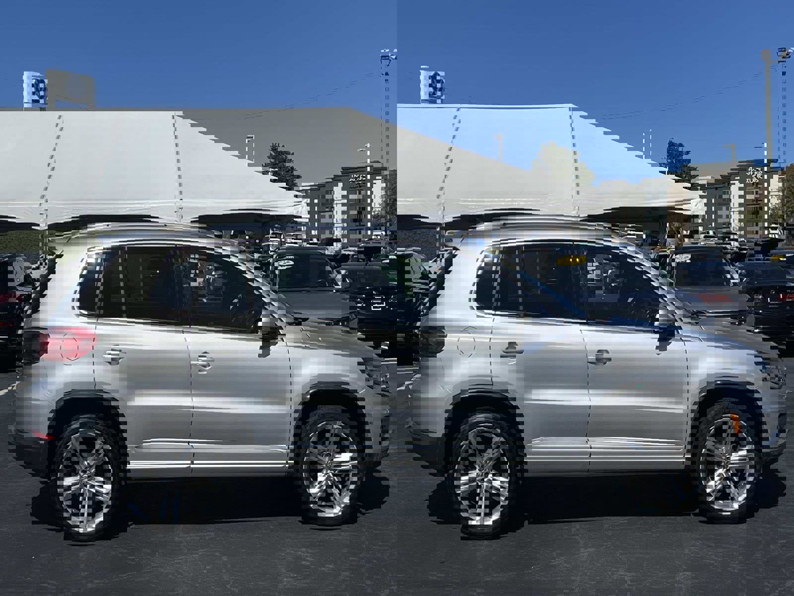 Used 2014 Volkswagen Tiguan R-Line image 8