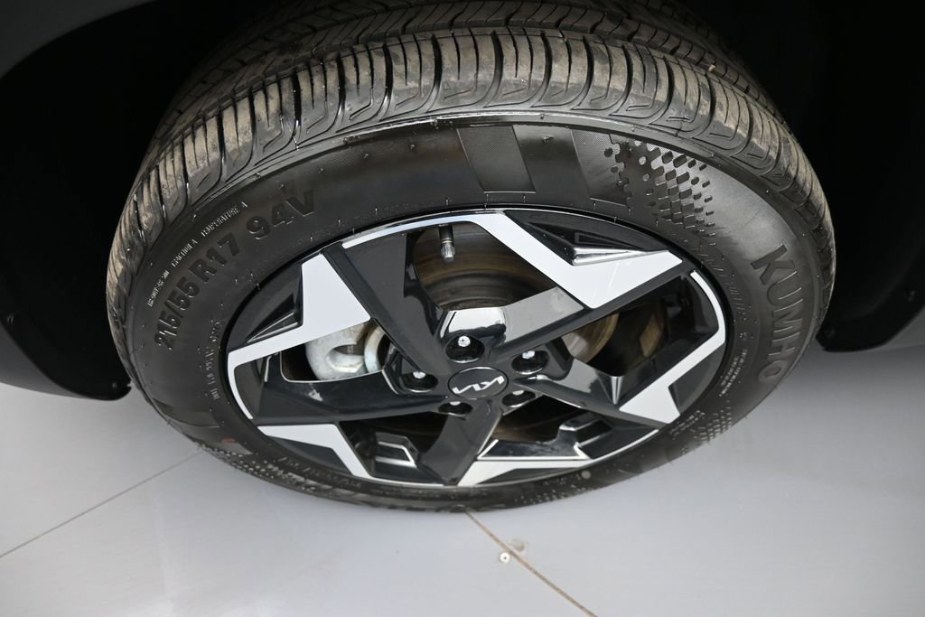 Used 2025 Kia Seltos S AWD/4WD image 14