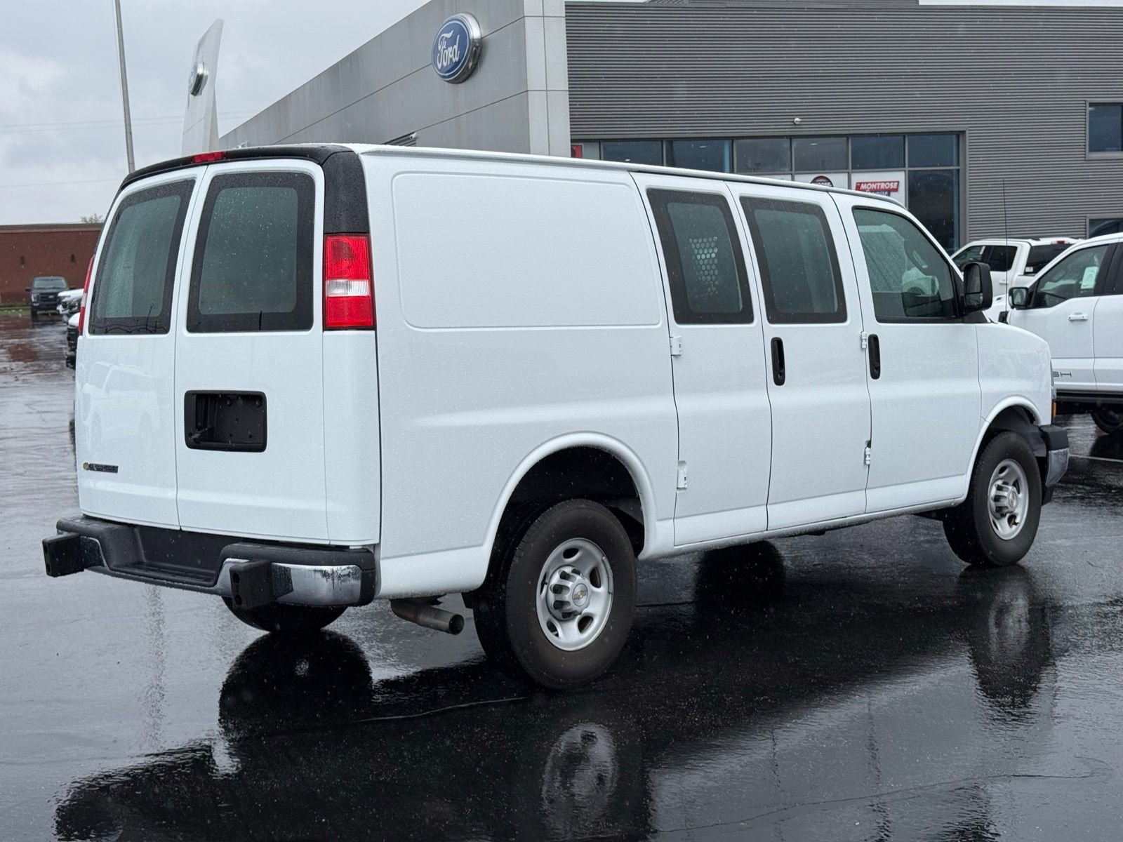 Used 2024 Chevrolet Express 2500 w/ Driver Convenience Package image 3