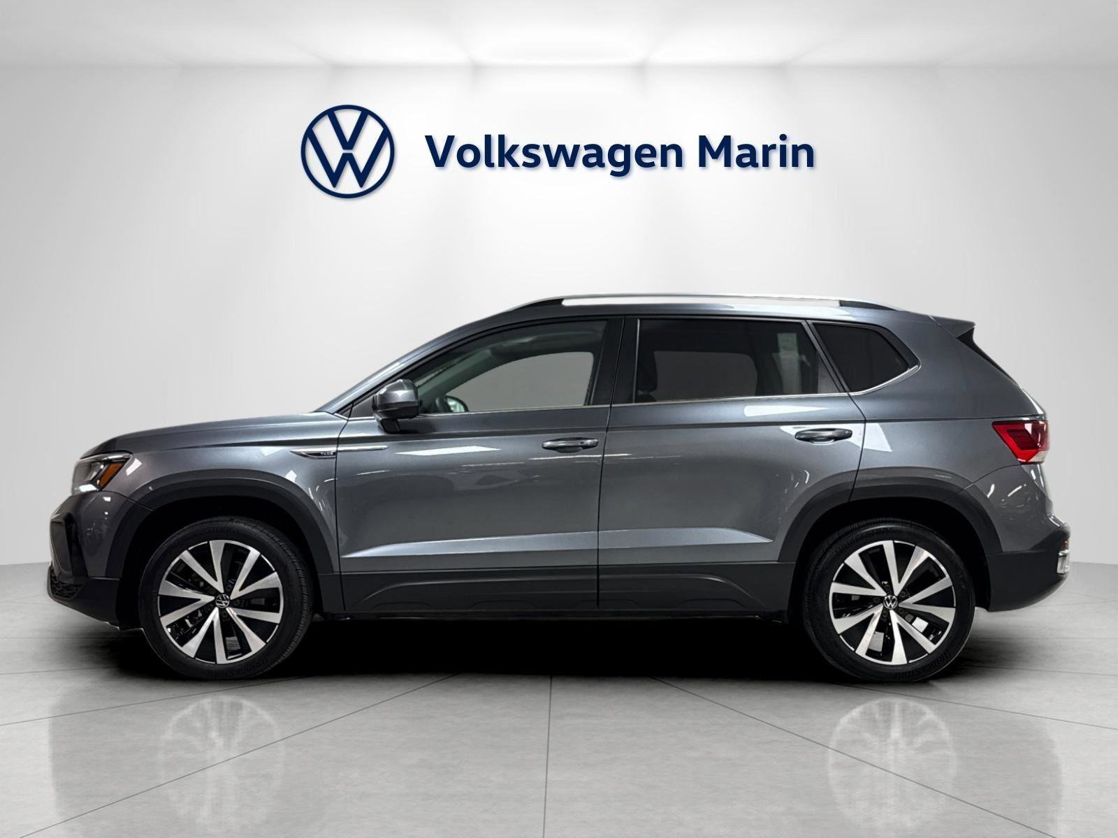 Used 2022 Volkswagen Taos SE FWD image 2
