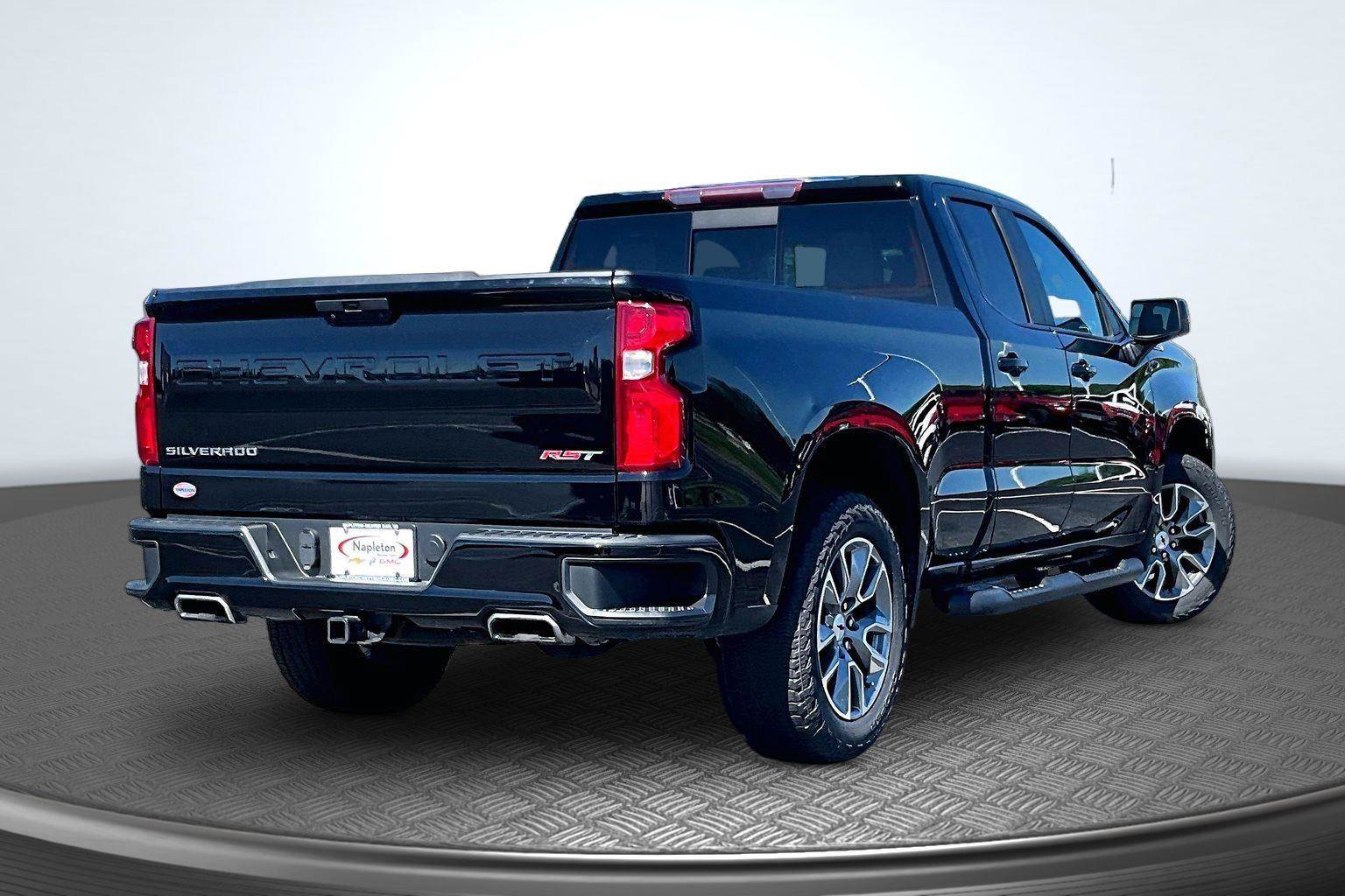 Used 2020 Chevrolet Silverado 1500 RST AWD/4WD image 2