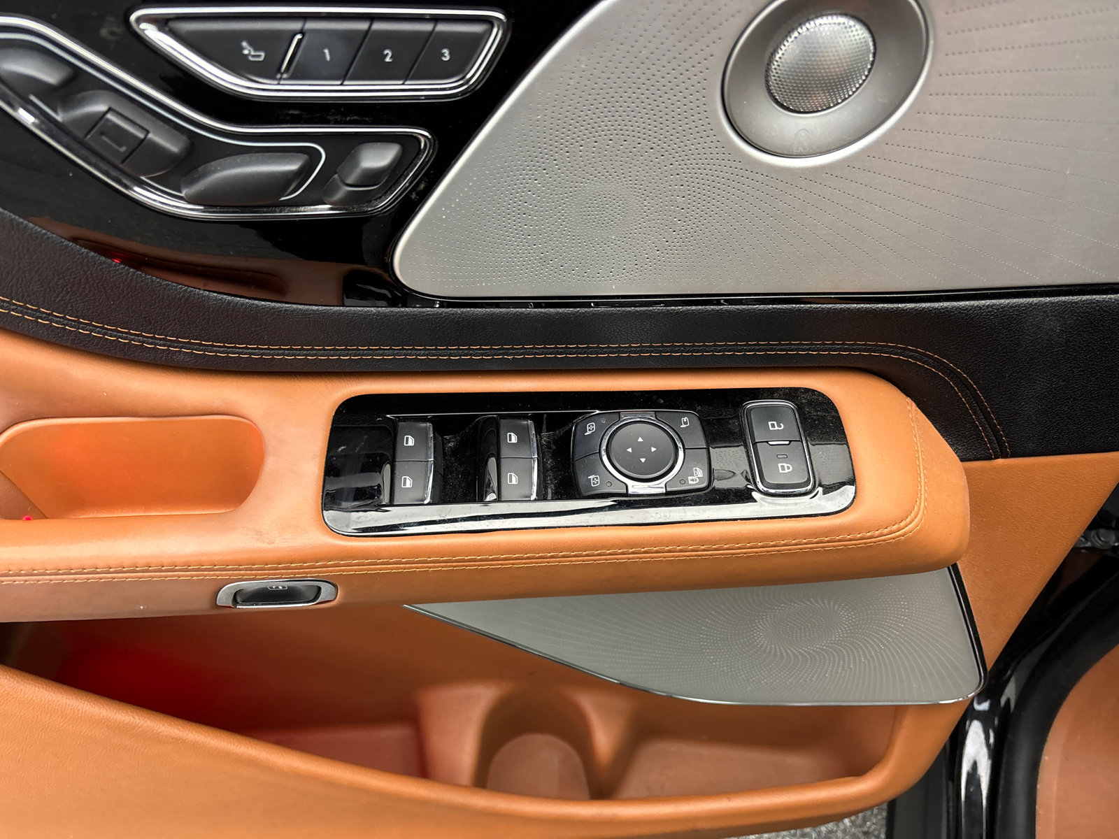 Used 2023 Lincoln Aviator Black Label w/ Class IV Trailer Tow Package image 13