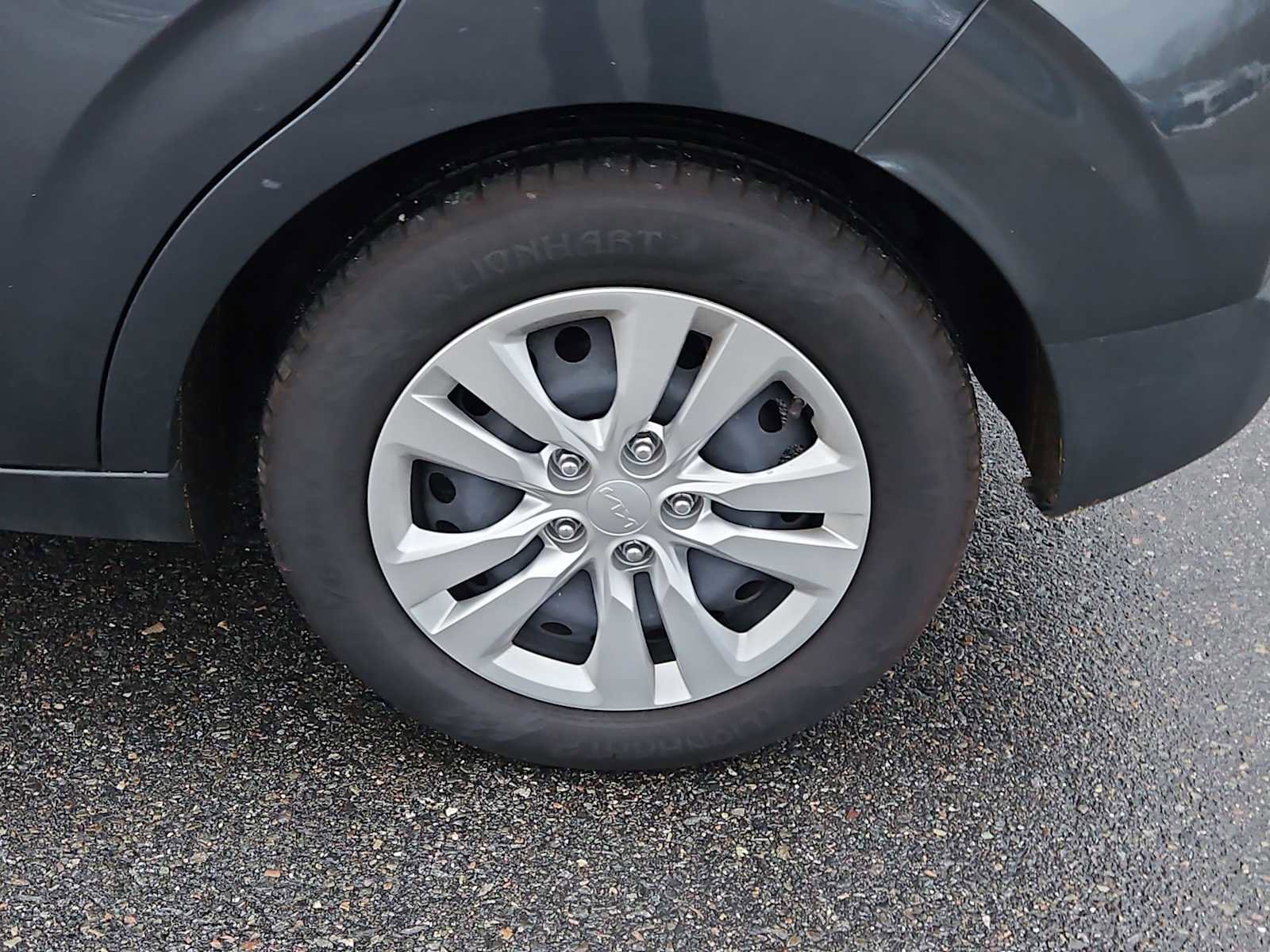 Used 2022 Kia Soul LX image 8