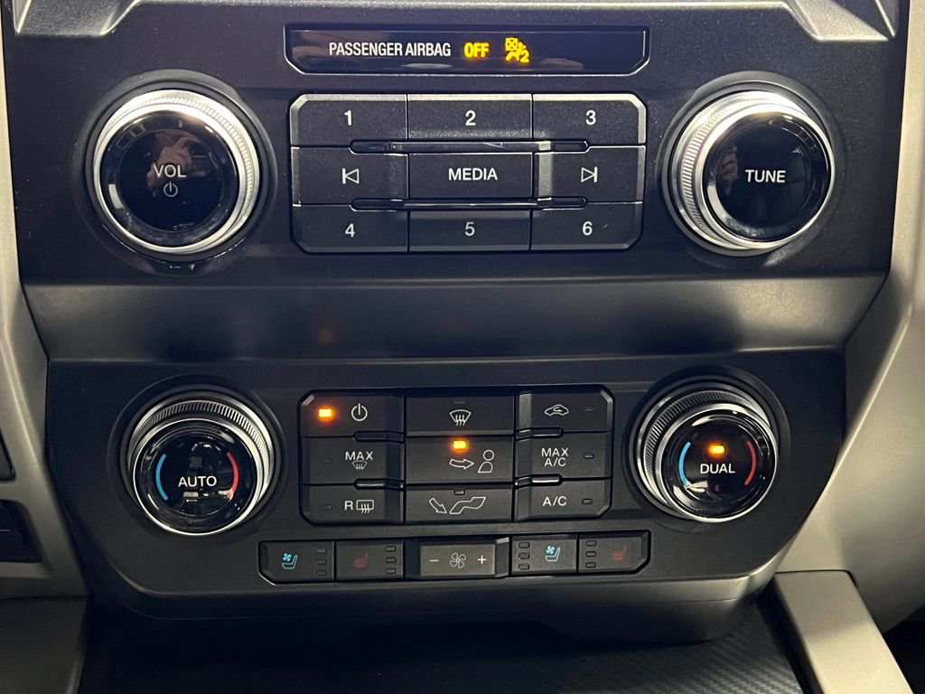 Used 2019 Ford F150 Lariat w/ Equipment Group 502A Luxury AWD/4WD image 26