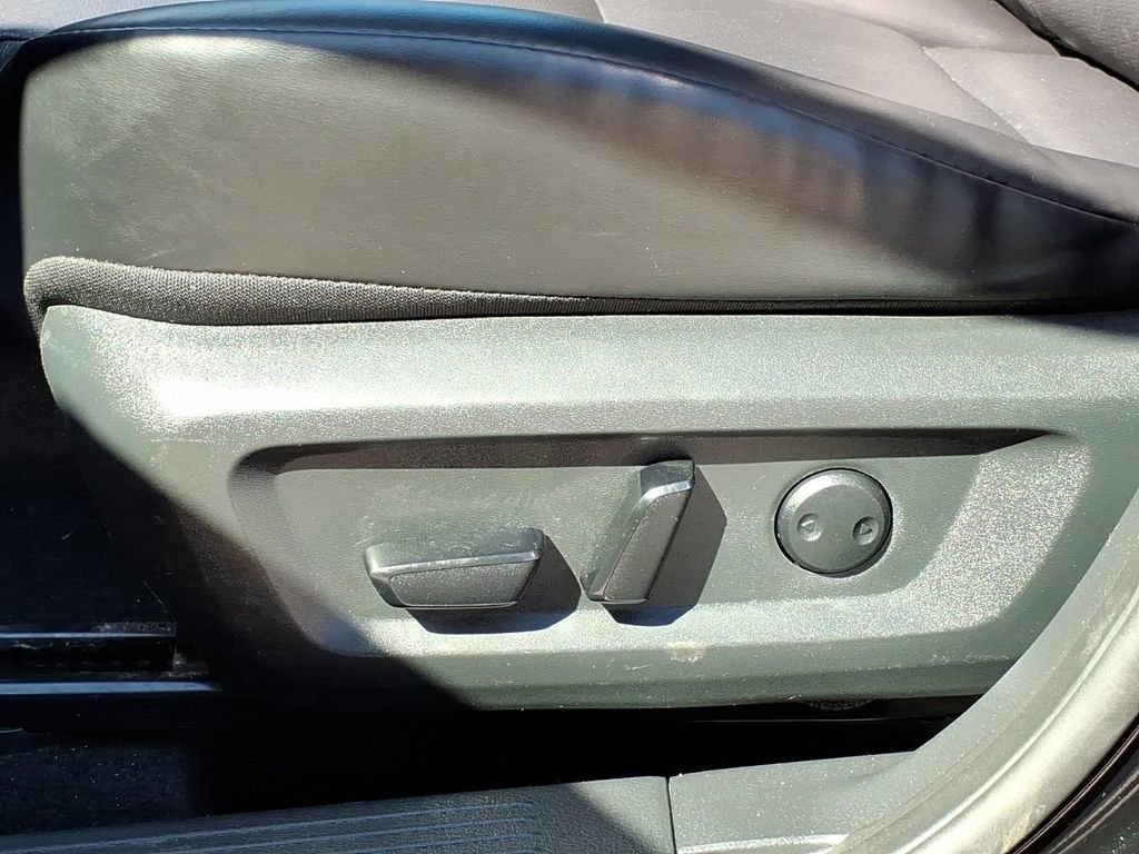 Used 2021 Nissan Rogue SV w/ Premium Package image 12