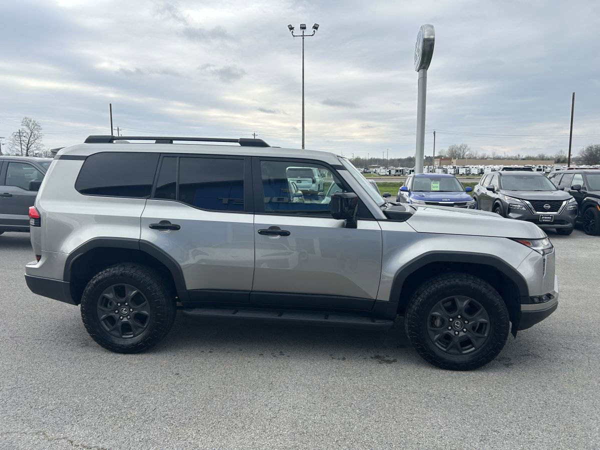 Used 2024 Lexus GX 550 AWD/4WD image 4