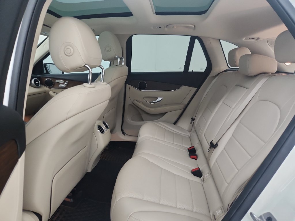 Used 2022 Mercedes-Benz GLC 300 4MATIC image 33
